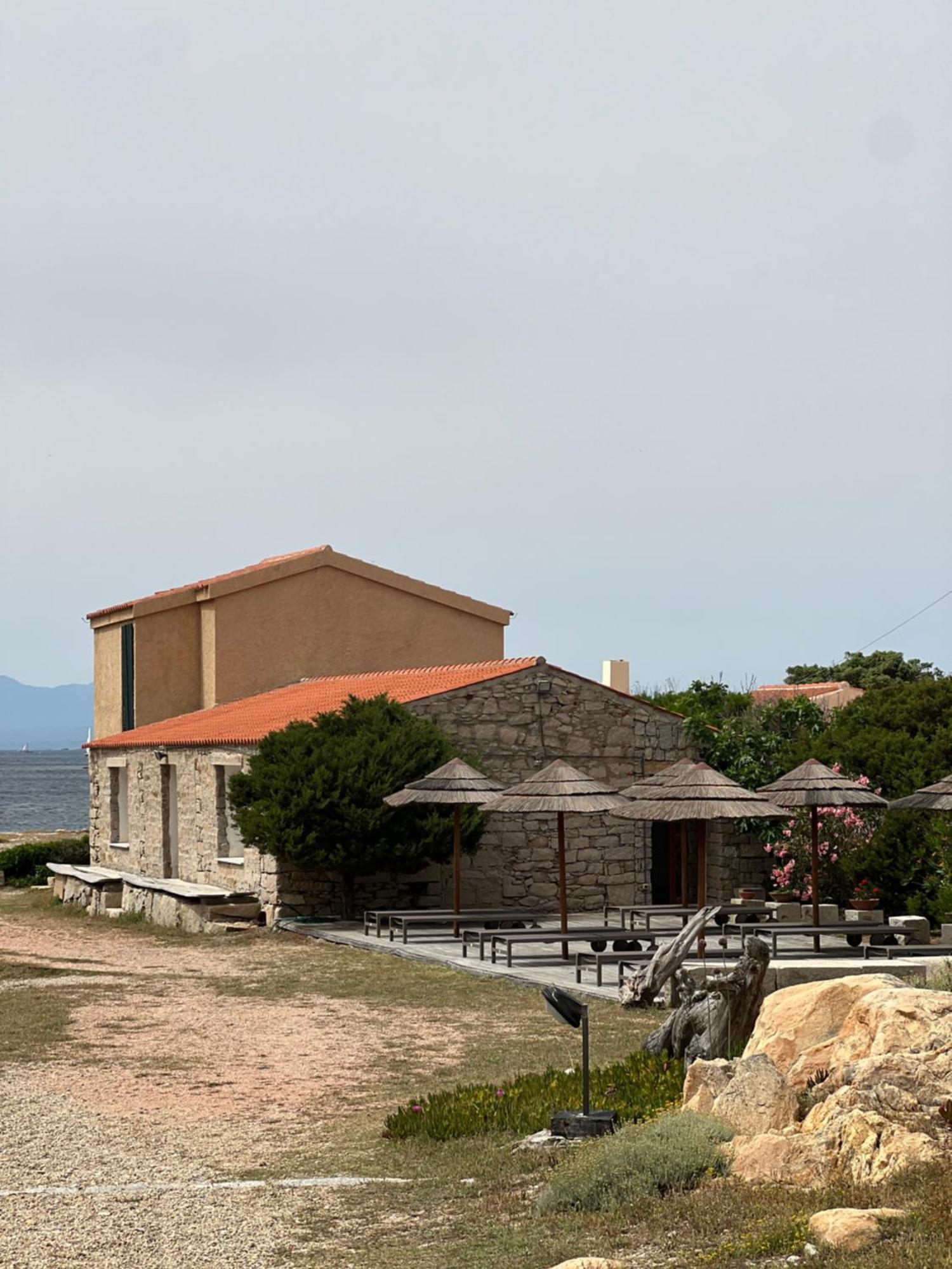 Appartamento Il Paguro A Cala Francese Ла-Маддалена Экстерьер фото
